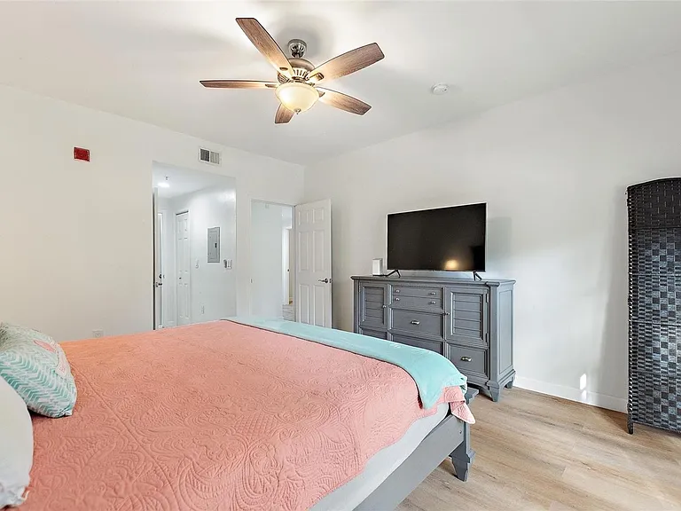 516 Water St #1 — Photo 12