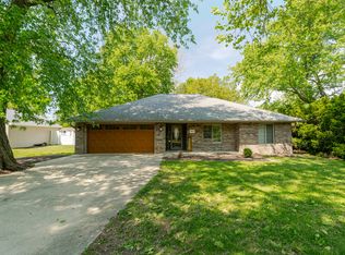 3018 Springfield Rd, East Peoria, IL 61611