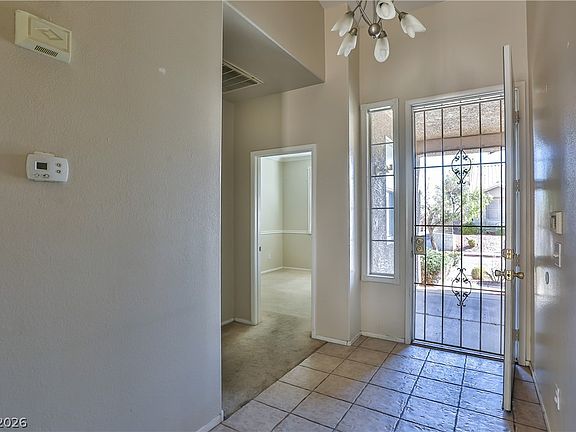 4th image of 211 Crown Imperial St