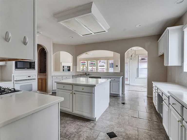 3902 Breaux Bridge Ln — Photo 13