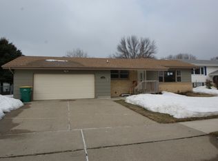 1518 Richmond Dr, Bismarck, ND 58504