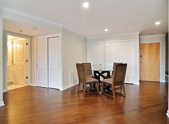 4th image of 2525 W Bryn Mawr Ave APT 202
