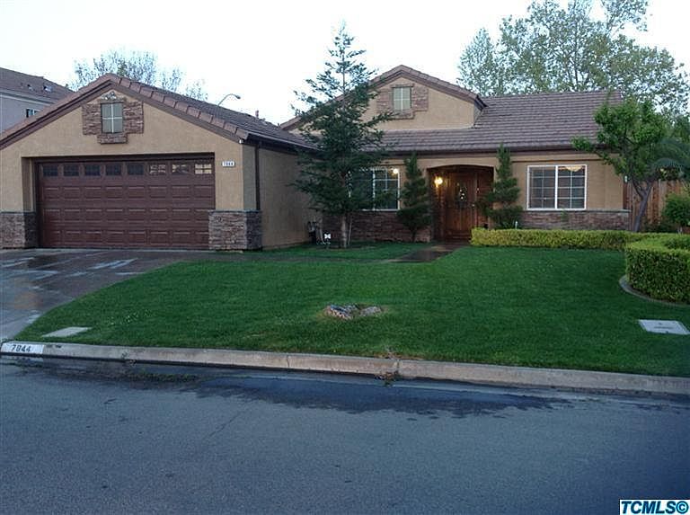 1st image of 7944 N Dearing Ave