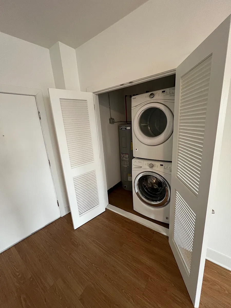 Building Photo - 427 Bergen Ave #3