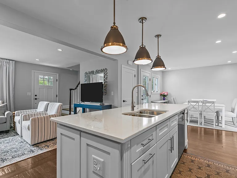 18 Sylvan Ter — Photo 13