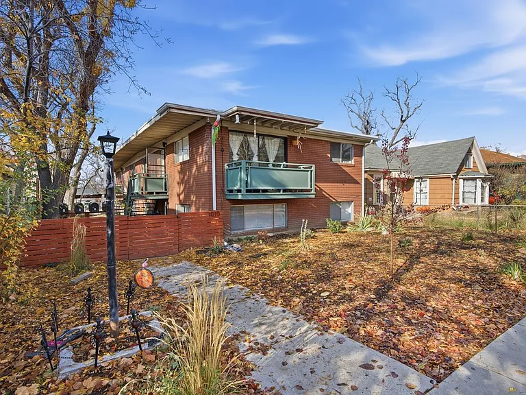 1010 S Windsor St — Photo 14