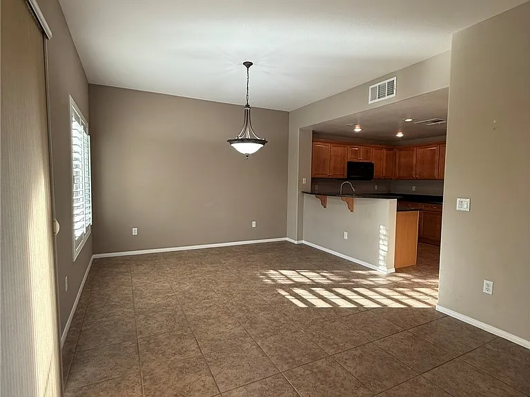 825 Canterra St #2060 — Photo 8