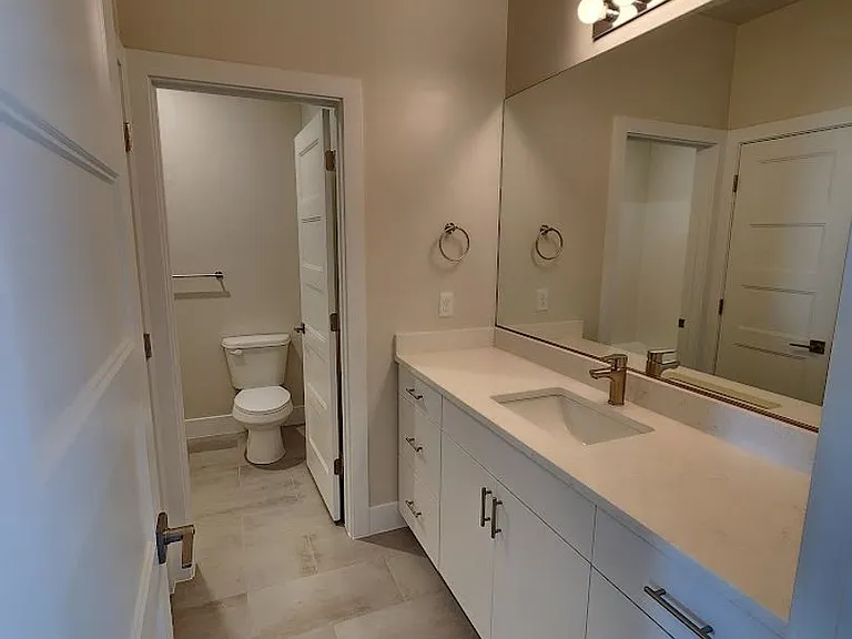 683 E Eureka Aly — Photo 18