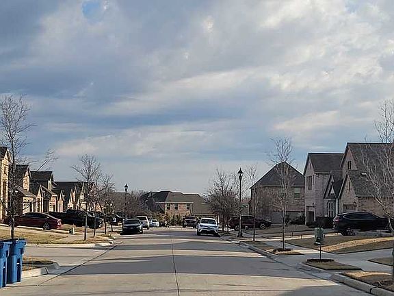 5th image of 3719 Devine Dr