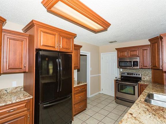 4th image of 346 Bonnyview Dr