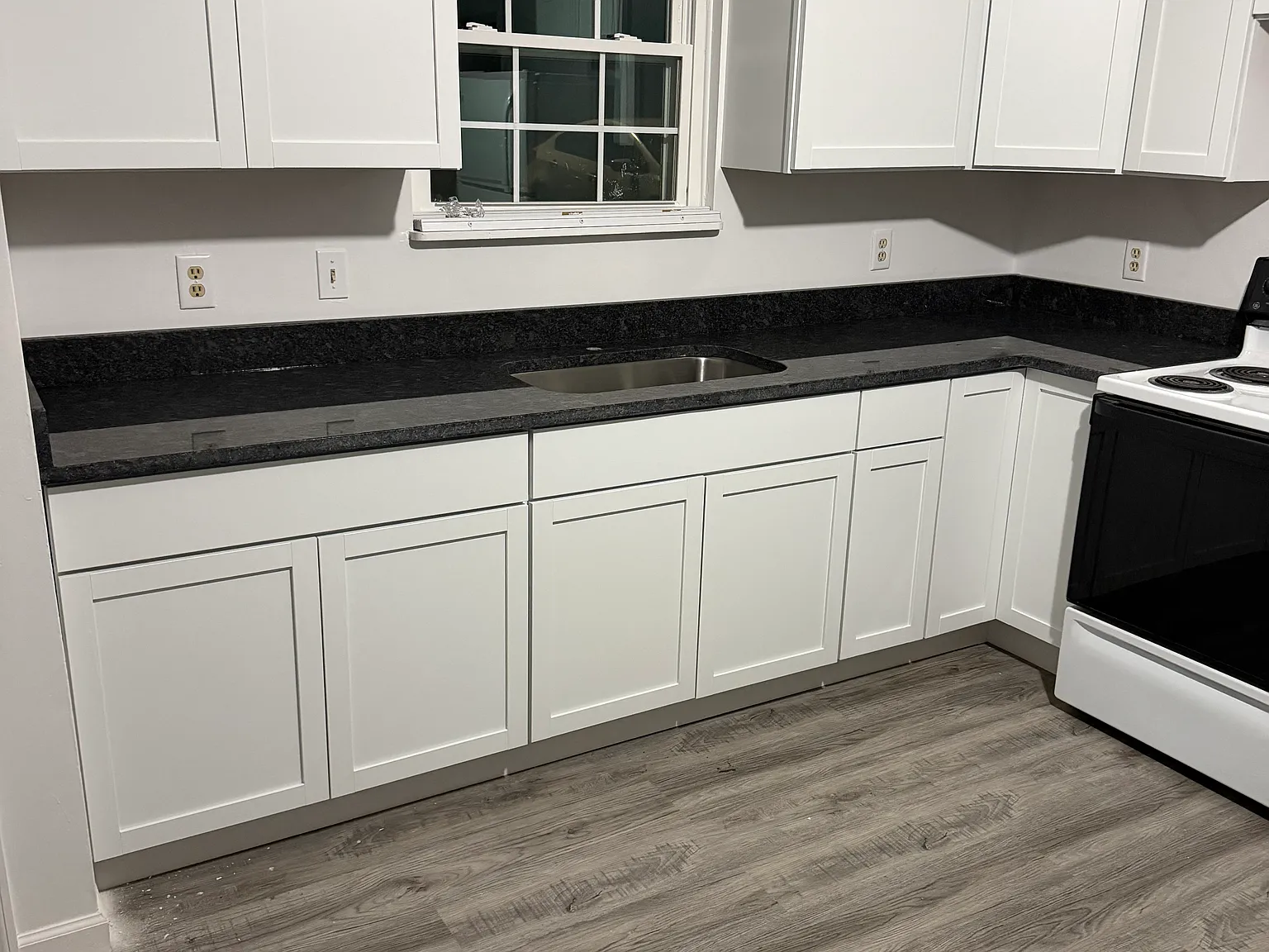 2 bed, 1100 sqft, $1,300 — Photo 2