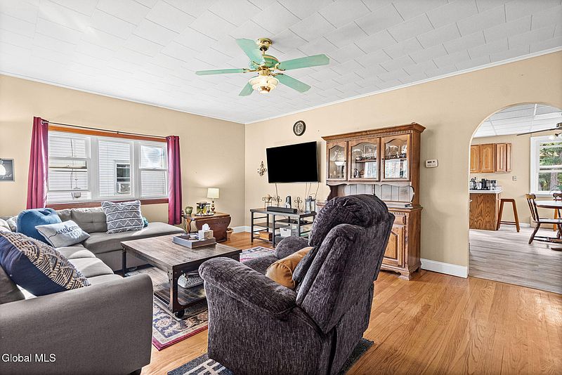 5th image of 24 Glenwood Road
