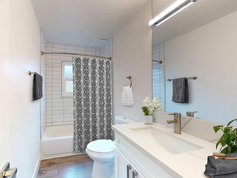 5060 Hazeltine Ave #18 — Photo 8