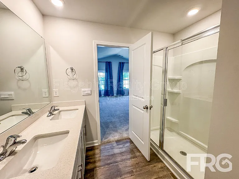 1313 Riverstone Dr — Photo 34