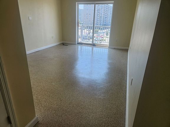 3rd image of 2 Fifteen Beach St #101-4H