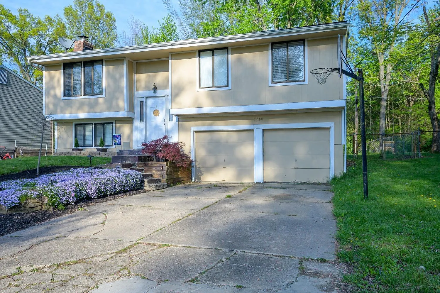 5740 E Tall Oaks Dr photo 1