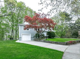 51 Morewood Oaks, Port Washington, NY 11050