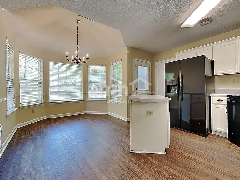 5802 Eagleston Dr — Photo 5