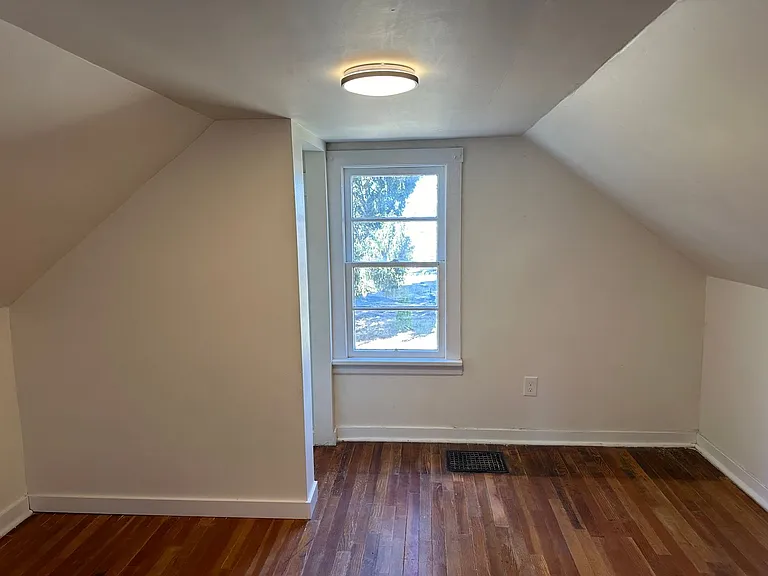 1560 Robert St — Photo 27