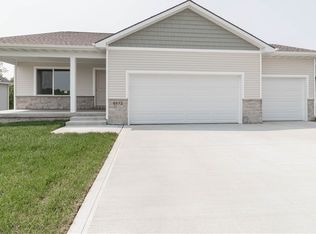 5532 Pine Valley Dr, Pleasant Hill, IA 50327