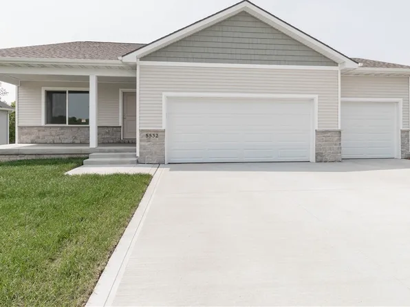 5532 Pine Valley Dr, Pleasant Hill, IA 50327