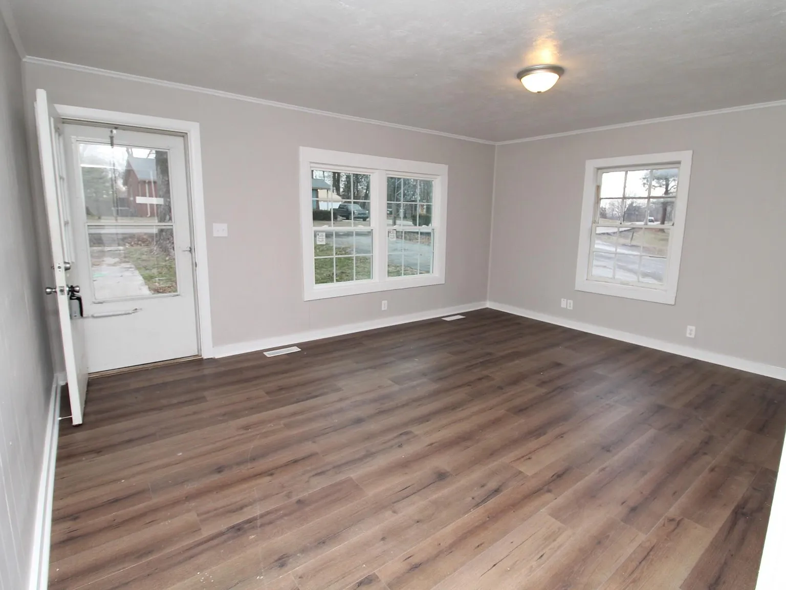 640 Highpoint Dr — Photo 3