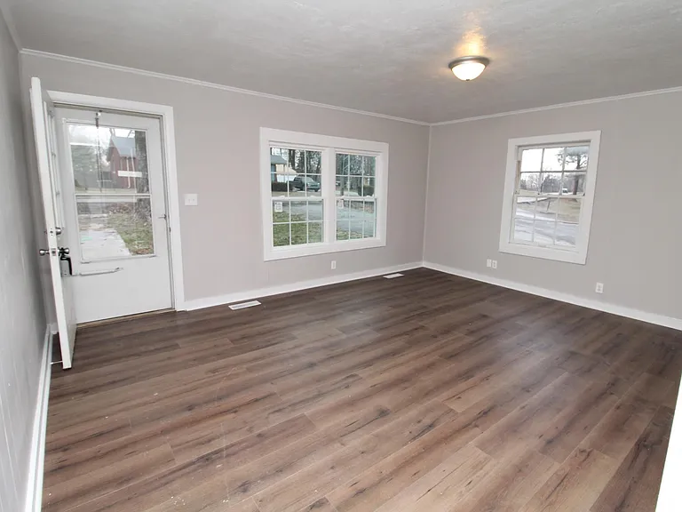 640 Highpoint Dr — Photo 3