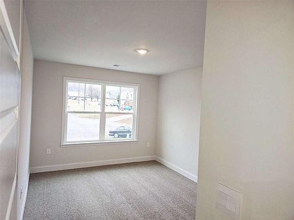 4th image of 313 Melanie Ct