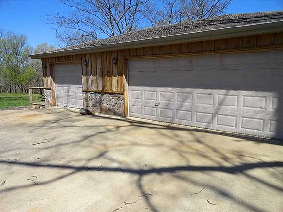 3rd image of 14636 Ravenwood Ln