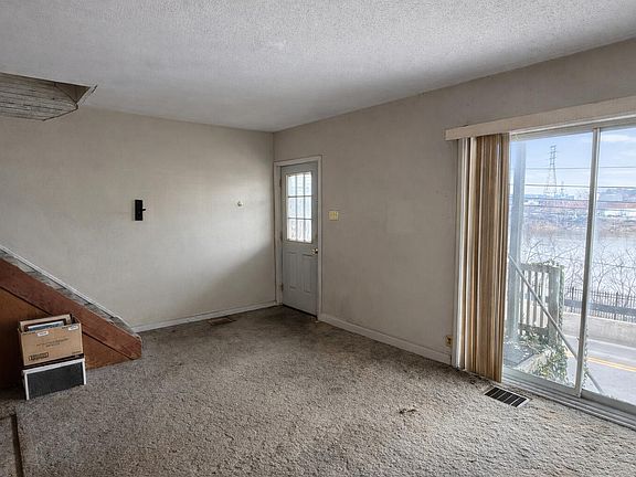 4th image of 933 Highway Ave