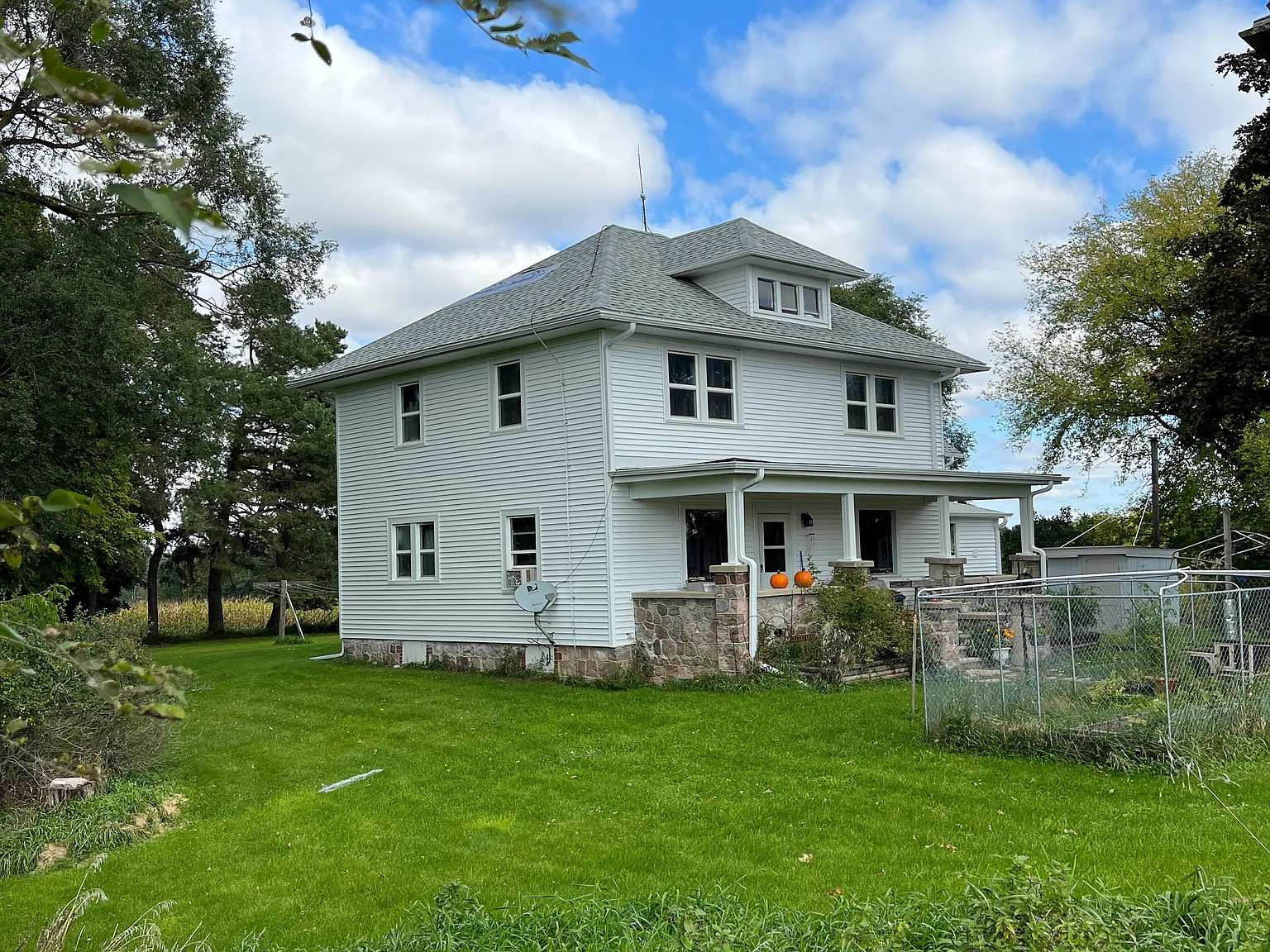 4 bed, 2000 sqft, $1,850 — Photo 3