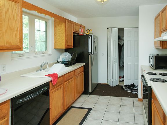 5th image of 623/625 Winchester Pl