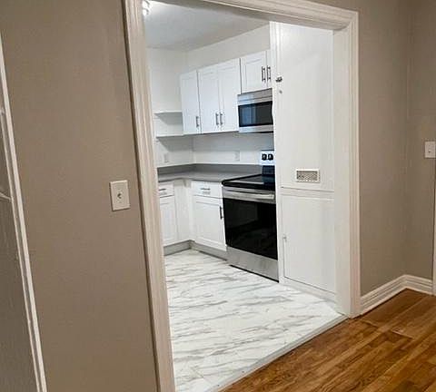 2nd image of 3135 W 4th St #3135