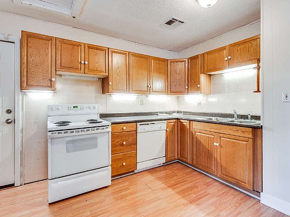 5th image of 1927 W McCormick St