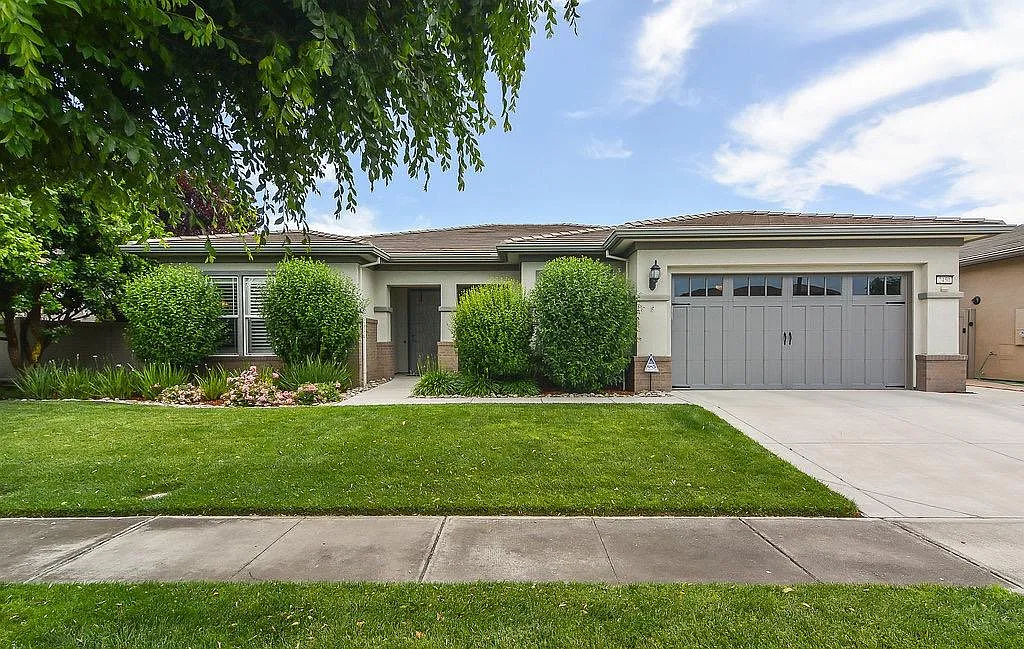 2450 Millpond Way photo 1