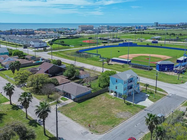 8029 Beluche Dr, Galveston, TX 77551