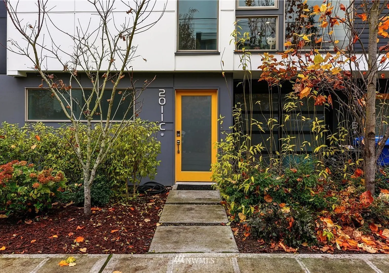 Amazing Capitol Hill Townhome 2/2.5 with 2 car garage — Photo 2