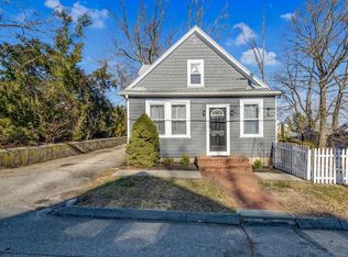 25 Dunedin St, Cranston, RI 02920
