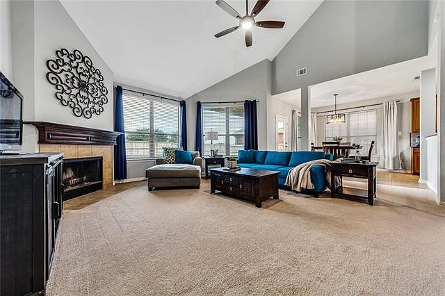 1st image of 300 Lakefront Ct