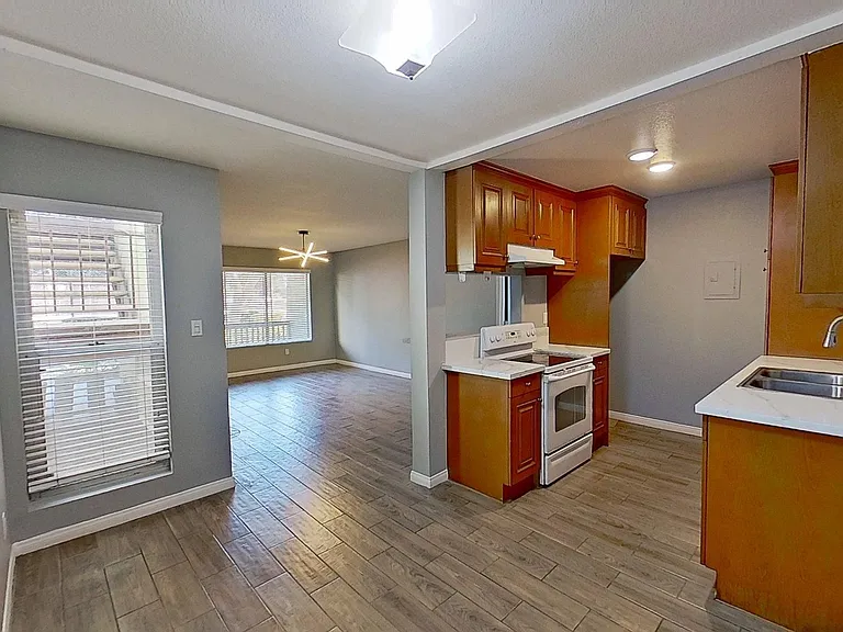 1040 W Macarthur Blvd #45 — Photo 7