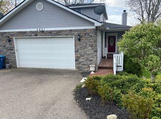 3451 Rolston Rd, Fenton, MI 48430