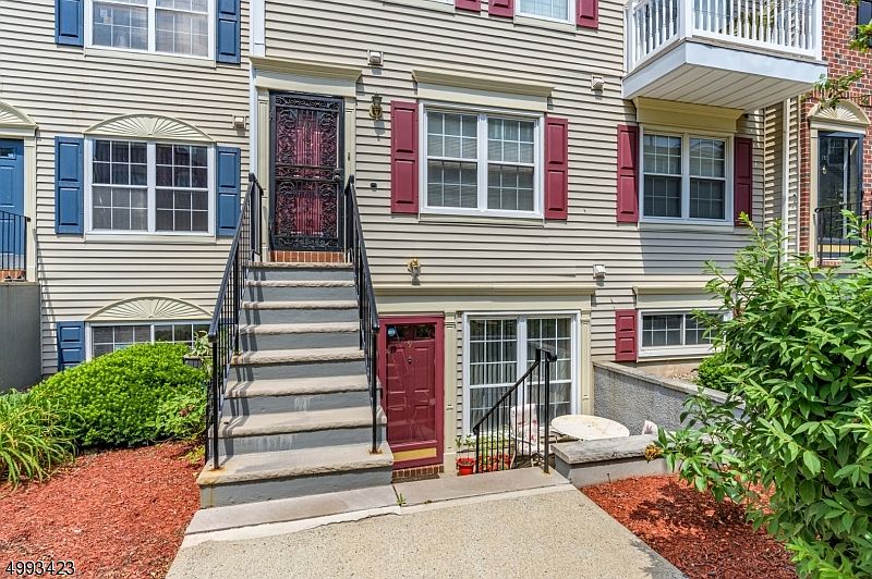 1st image of 9 Colgate Dr
