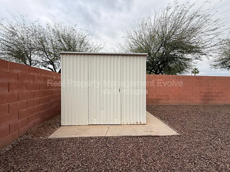 9854 E Escondido Ave — Photo 29