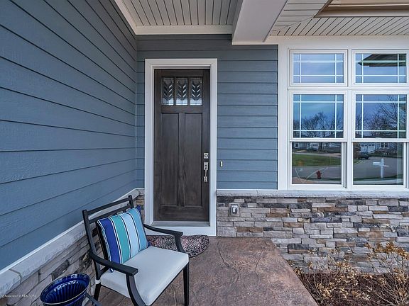 5th image of 520 Aquila Dr
