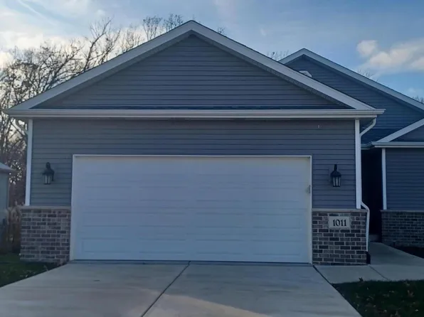1011 Oak Grove Ct, Crown Point, IN 46307