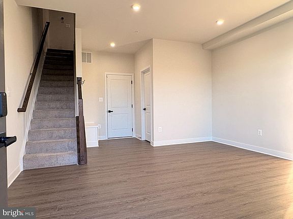 3rd image of 736 Watts St