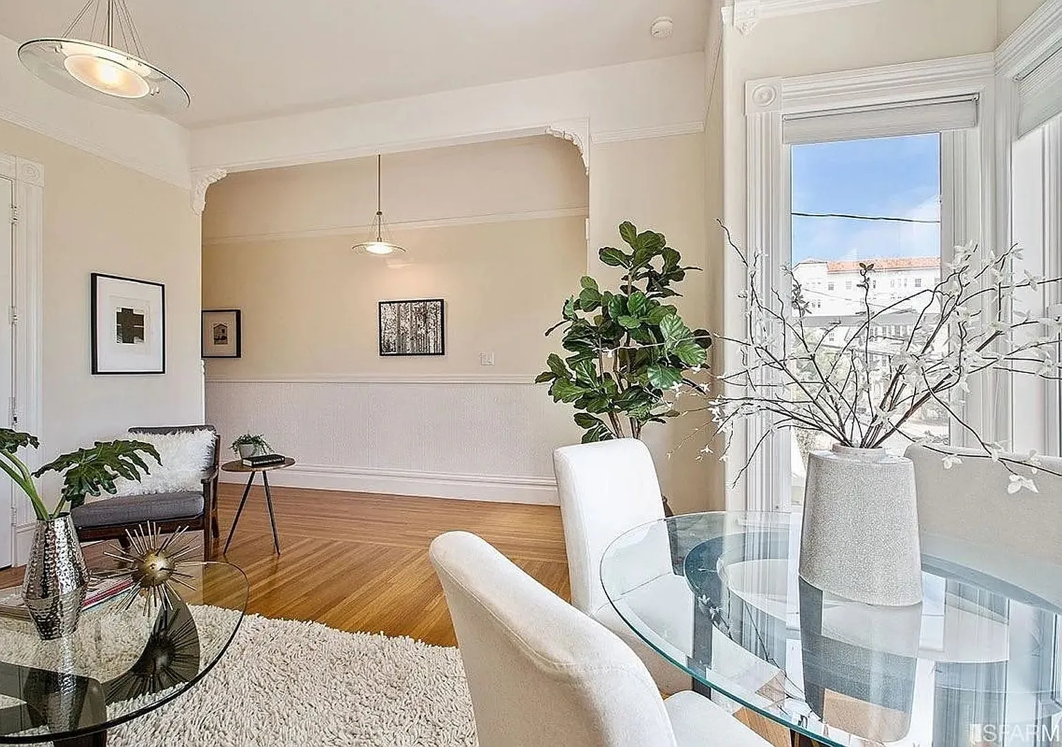 Elegant Three Bedroom Victorian Flat Steps from Dolores Park! — Photo 3