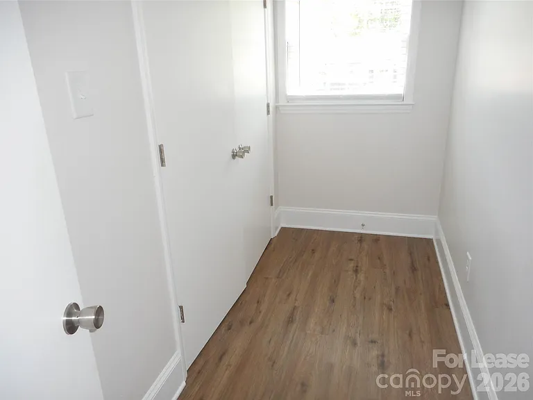 7556 Thorncliff Dr — Photo 13
