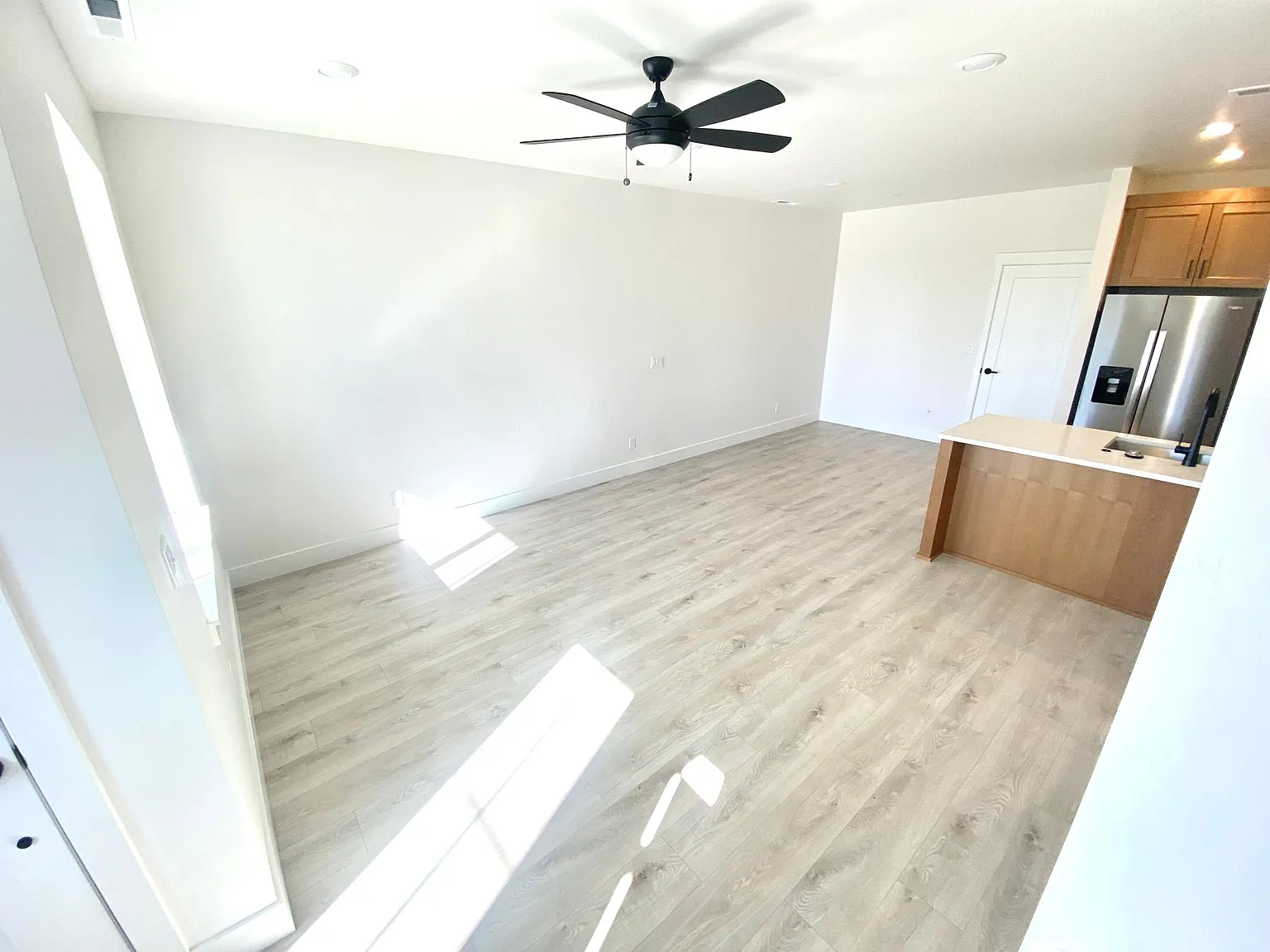 3 bed, 2.5 bath, 1450 sqft, $2,495 — Photo 2