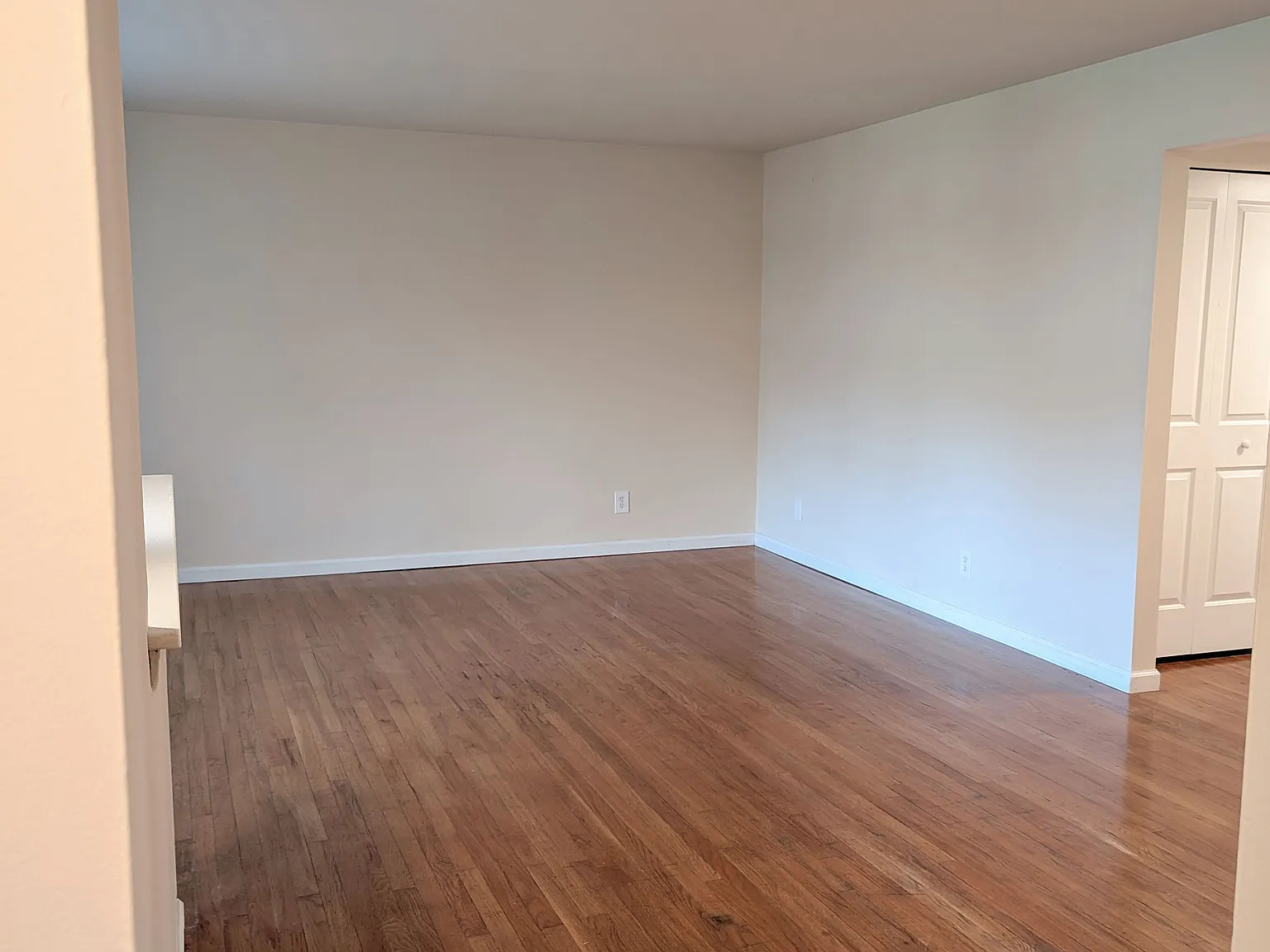 Silver Pines Apartments — Photo 3